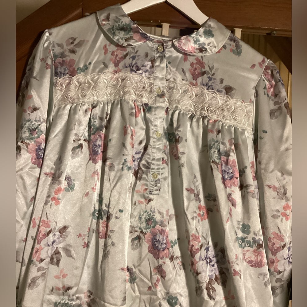 Hampton Intimates vintage nightgown